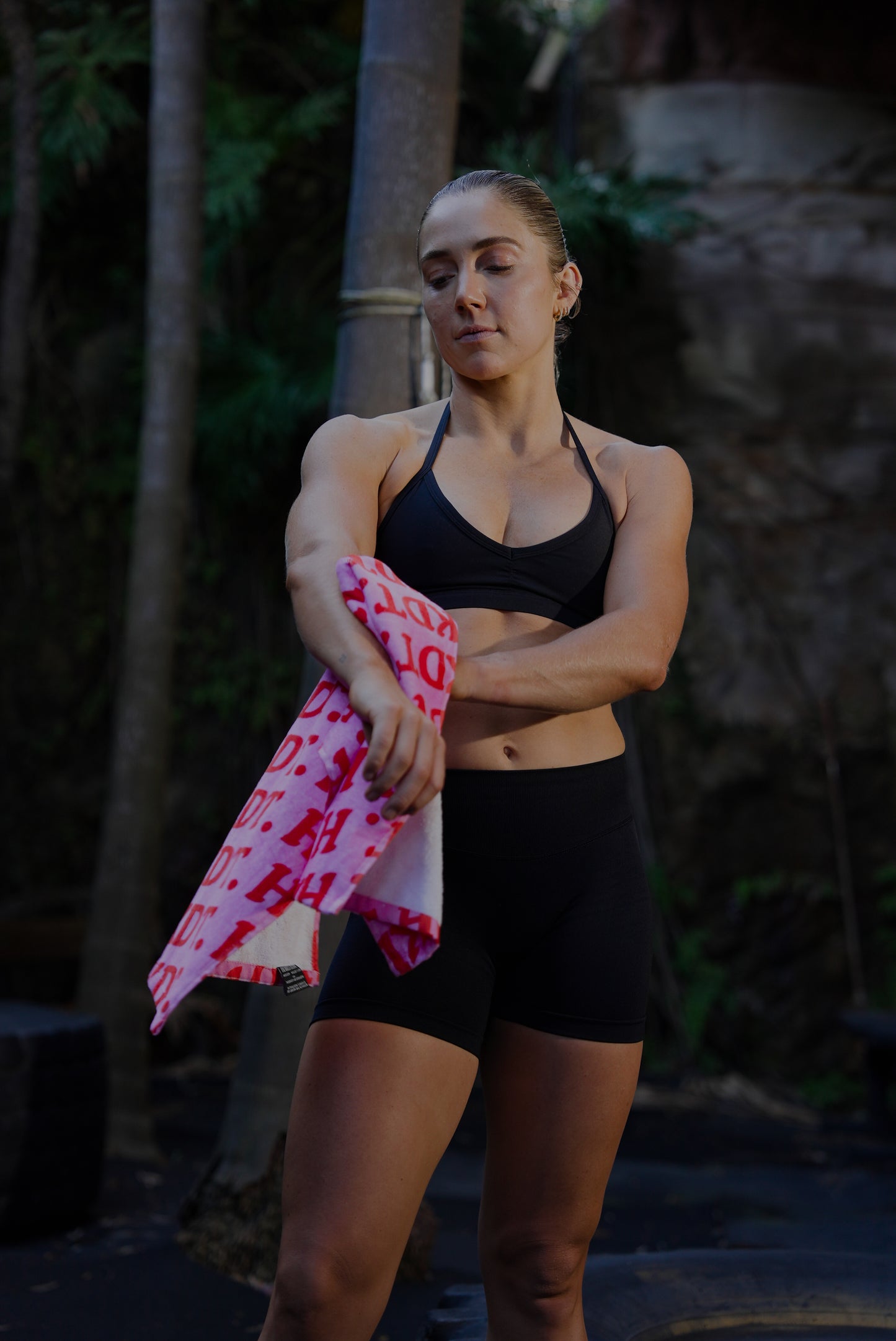LUV. SPORTS TOWEL 1.0